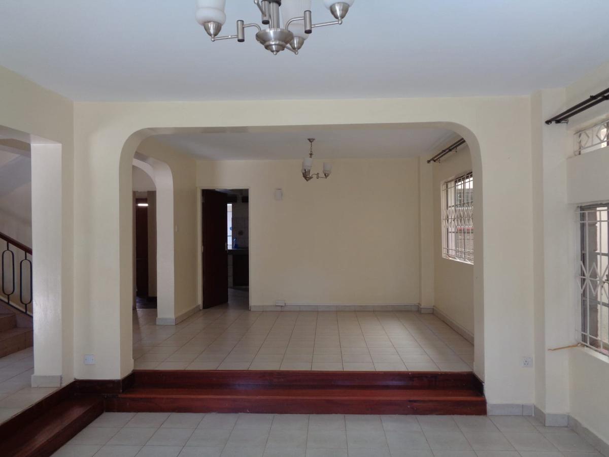 5 Bed Townhouse with En Suite at Lavington - 6