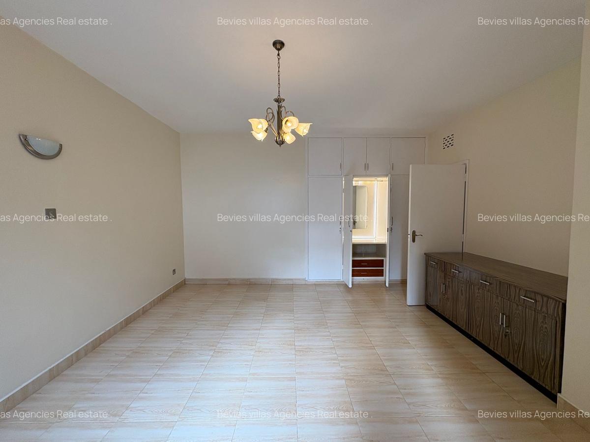 5 Bed Townhouse with En Suite at Riverside Drive - 5