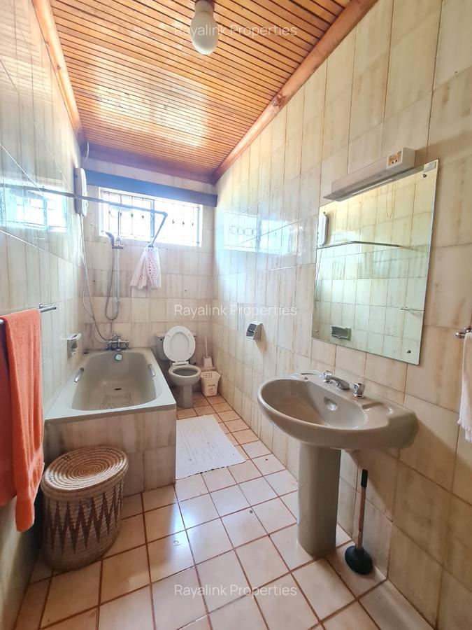 5 Bed House with En Suite at Nyari - 12