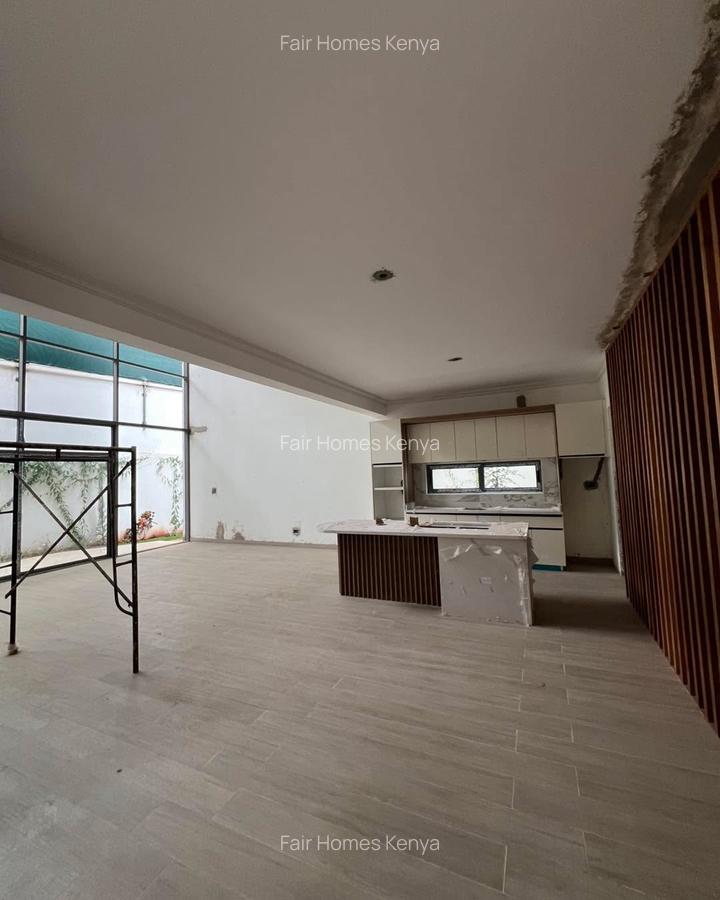 5 Bed Townhouse with En Suite at Lavington Green - 4