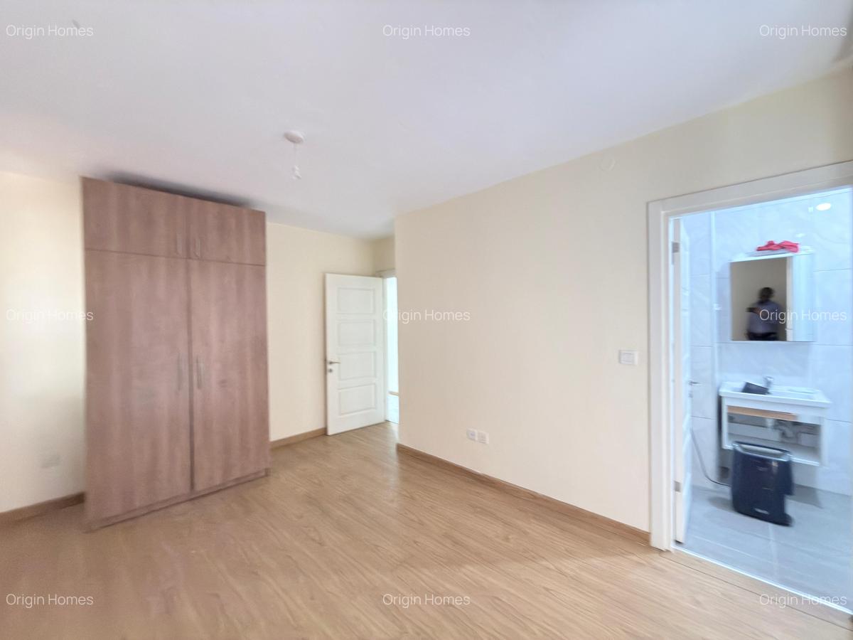 3 Bed Apartment with En Suite at Lavington - 4