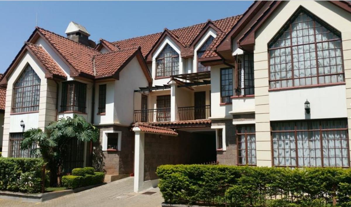 4 Bed Villa with En Suite in Lavington - 1