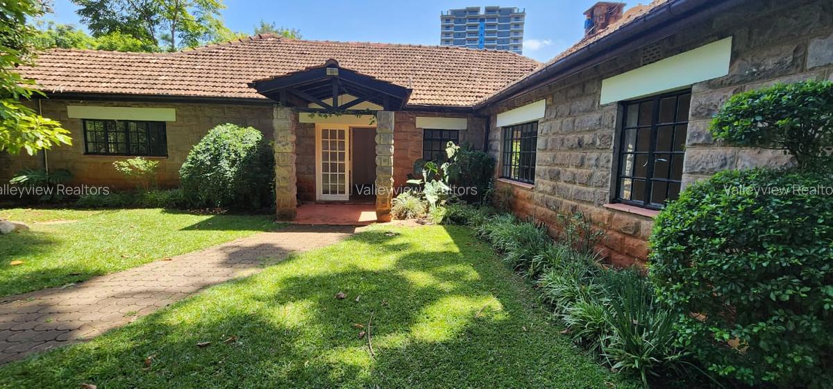 4 Bed House with En Suite at Lavington - 9