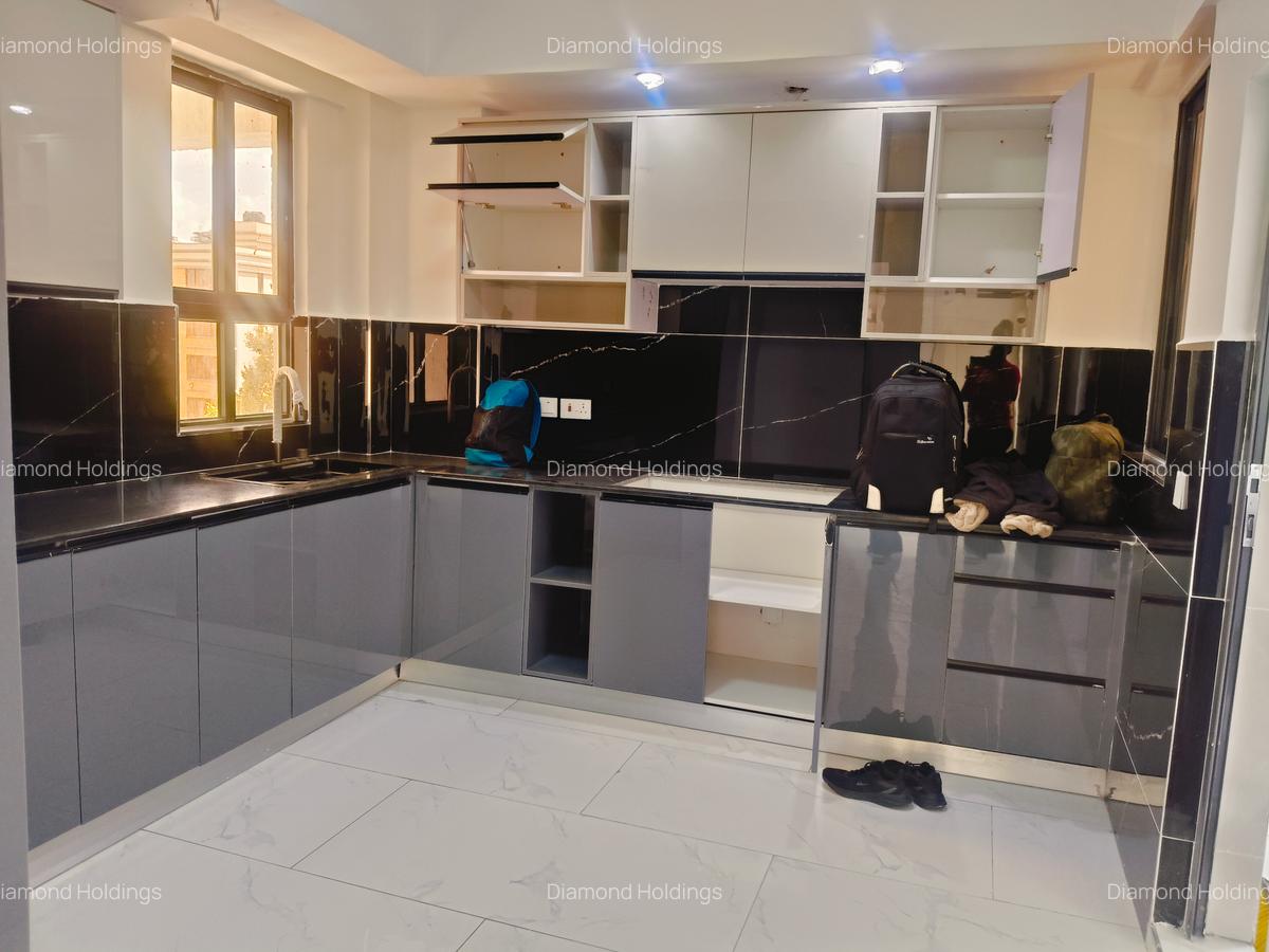 5 Bed Apartment with En Suite in Parklands - 16