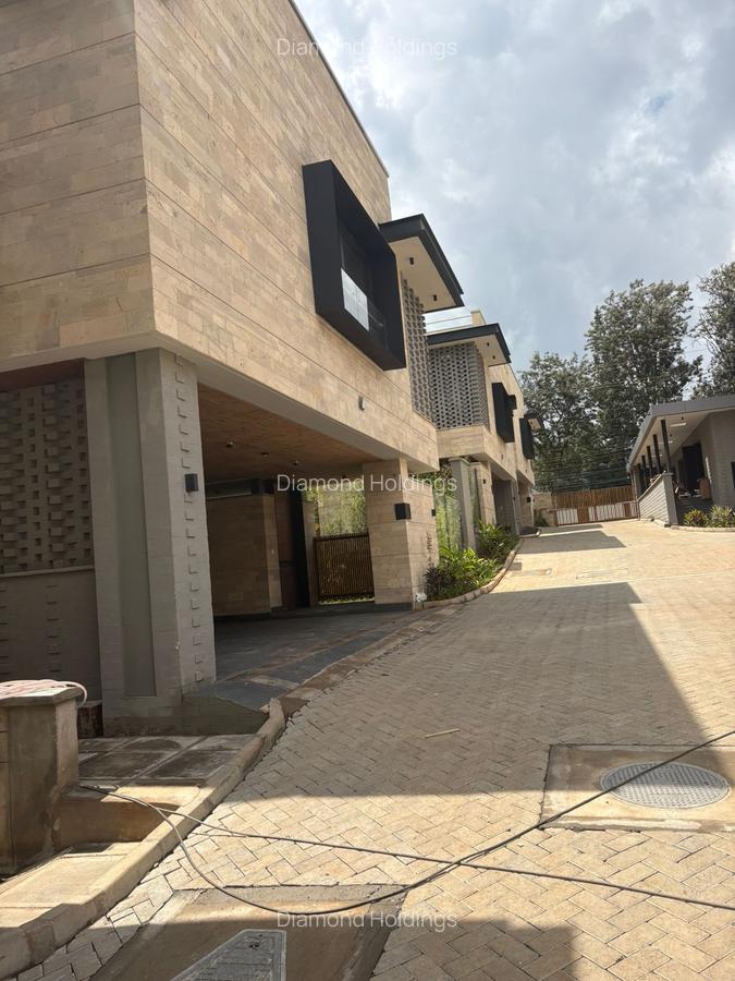 5 Bed Villa with En Suite at Westlands - 6