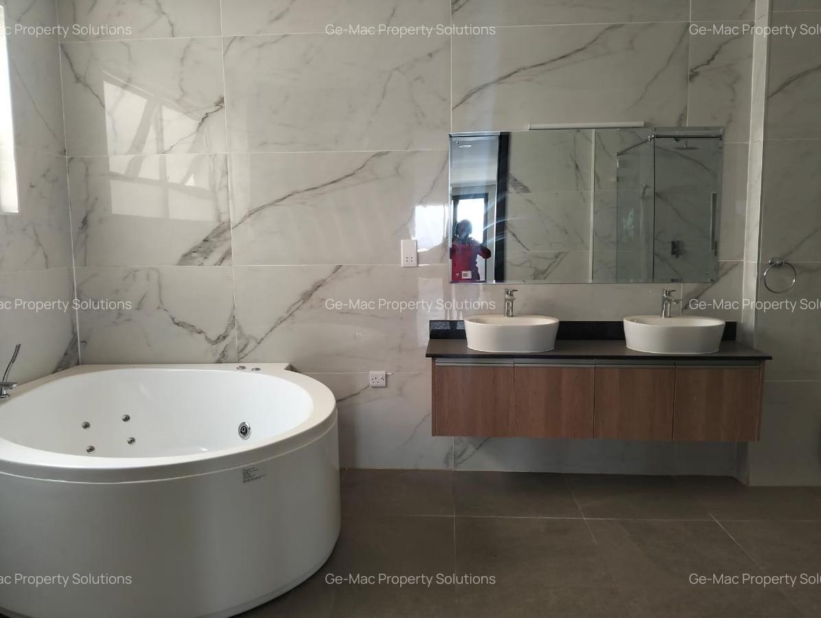 3 Bed Apartment with En Suite in Lavington - 10