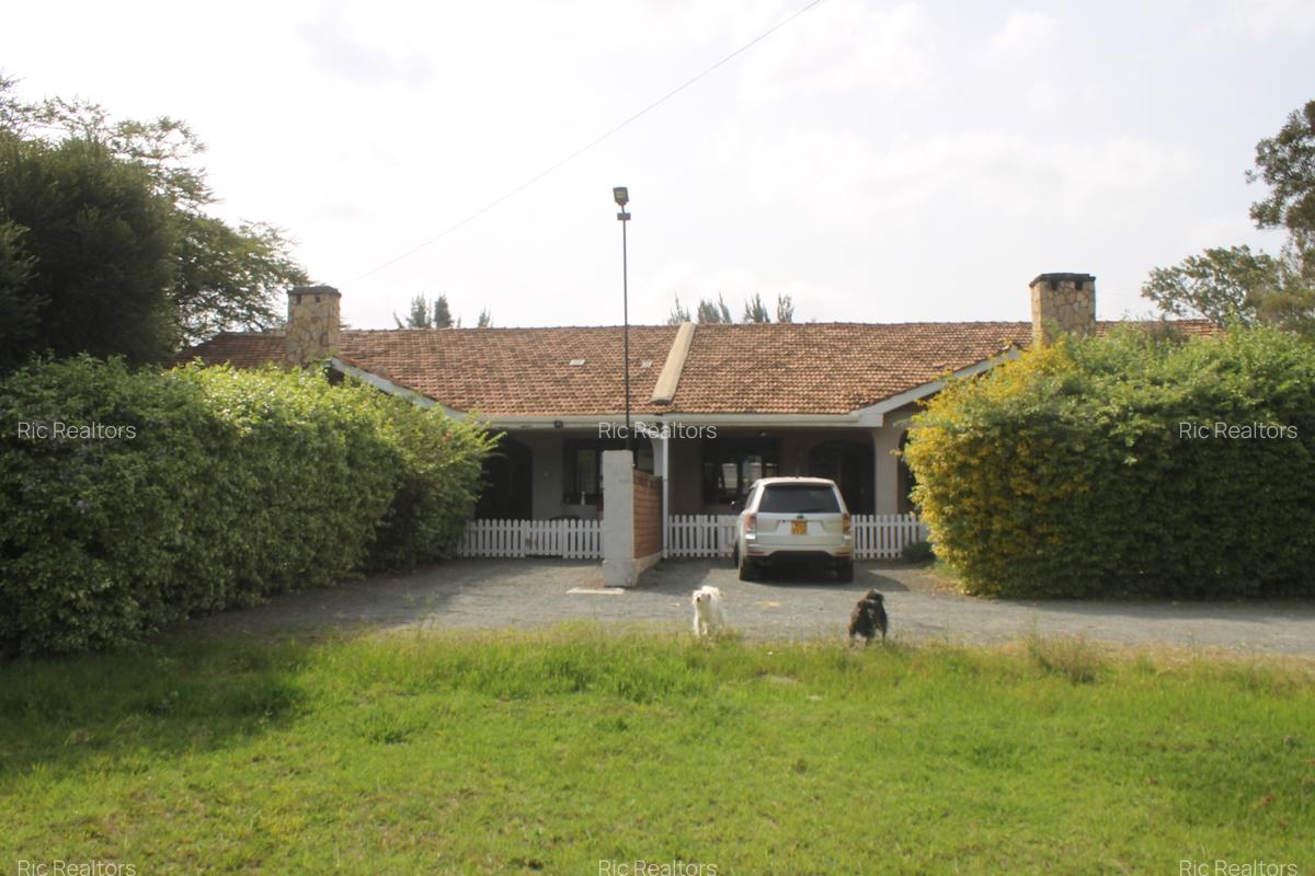 3 Bed House with En Suite at Karen - Fairacres - 8