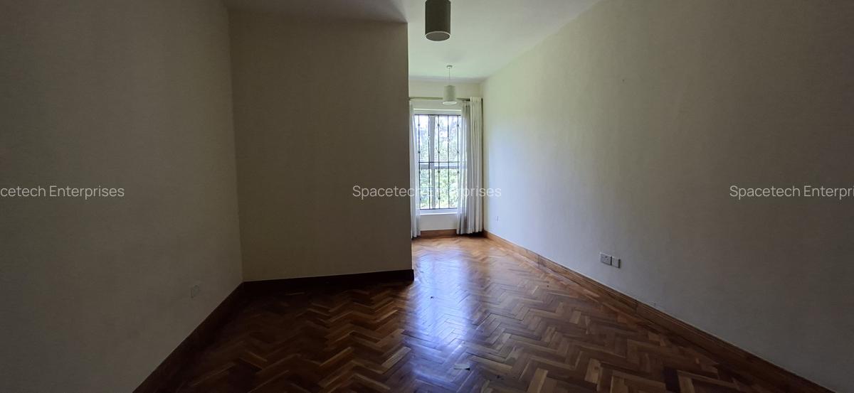 5 Bed Townhouse with En Suite in Spring Valley - 17