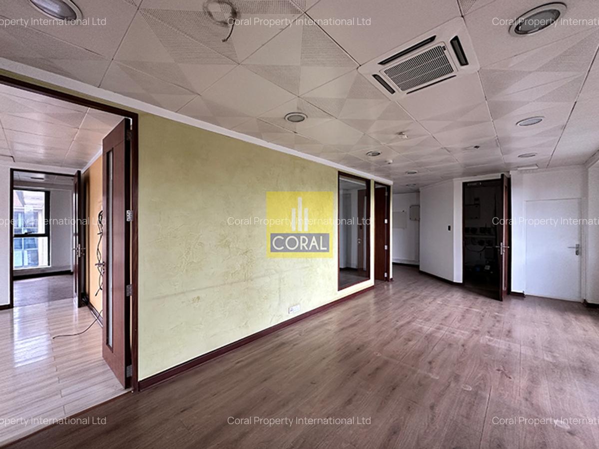 2,399 ft² Office in Riverside - 10