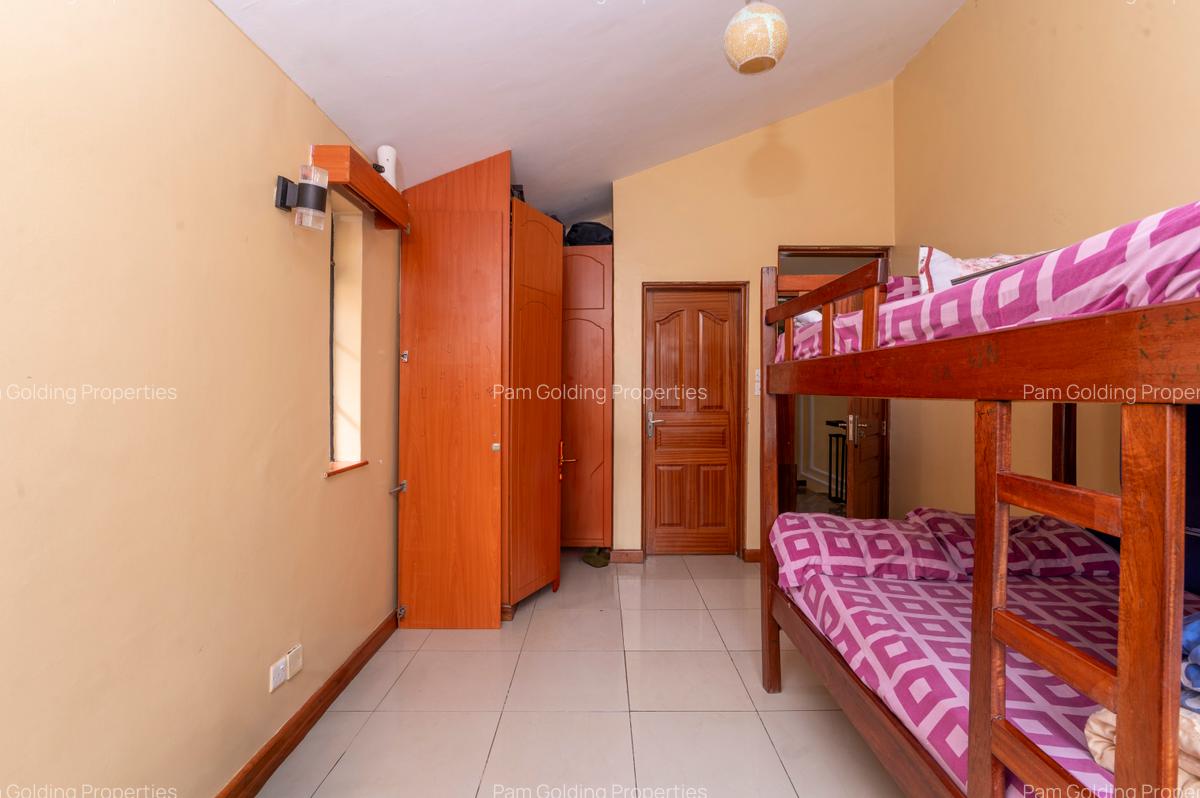 4 Bed Townhouse with Staff Quarters at Road C - 14