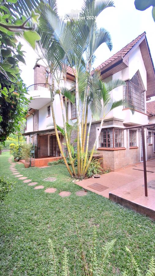 5 Bed Townhouse with En Suite at Lavington Green Area. - 2