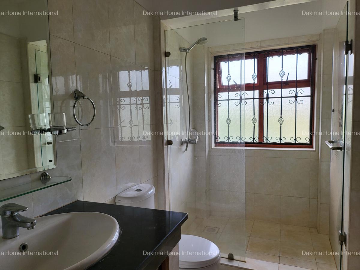 5 Bed Townhouse with En Suite in Runda - 12