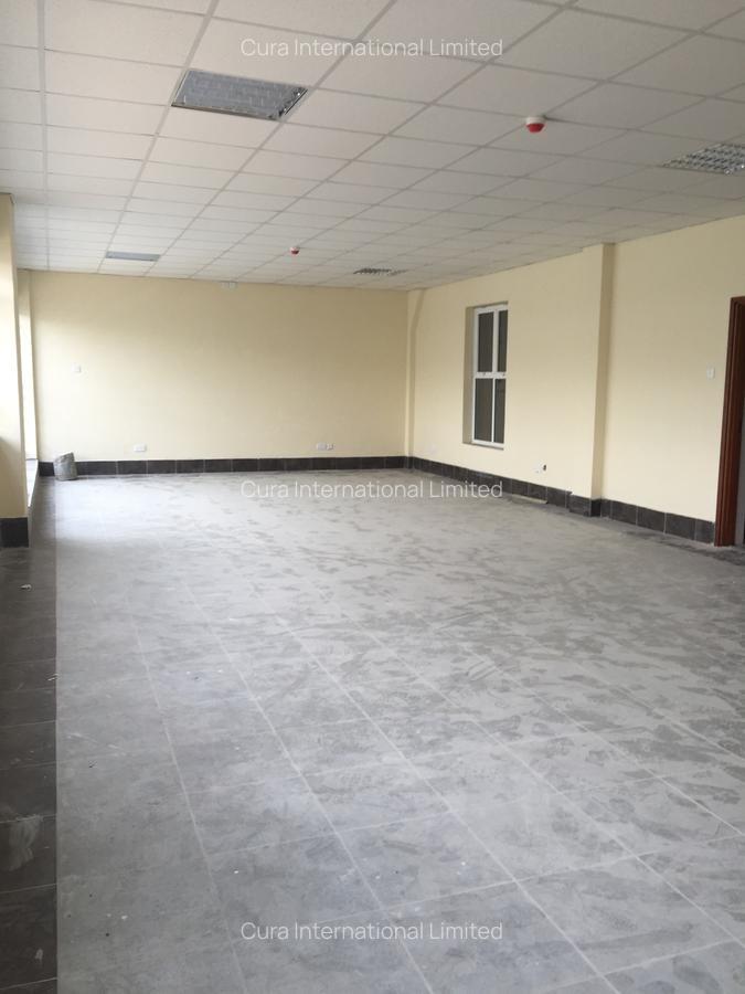 6,200 ft² Warehouse with Parking in Industrial Area - 6