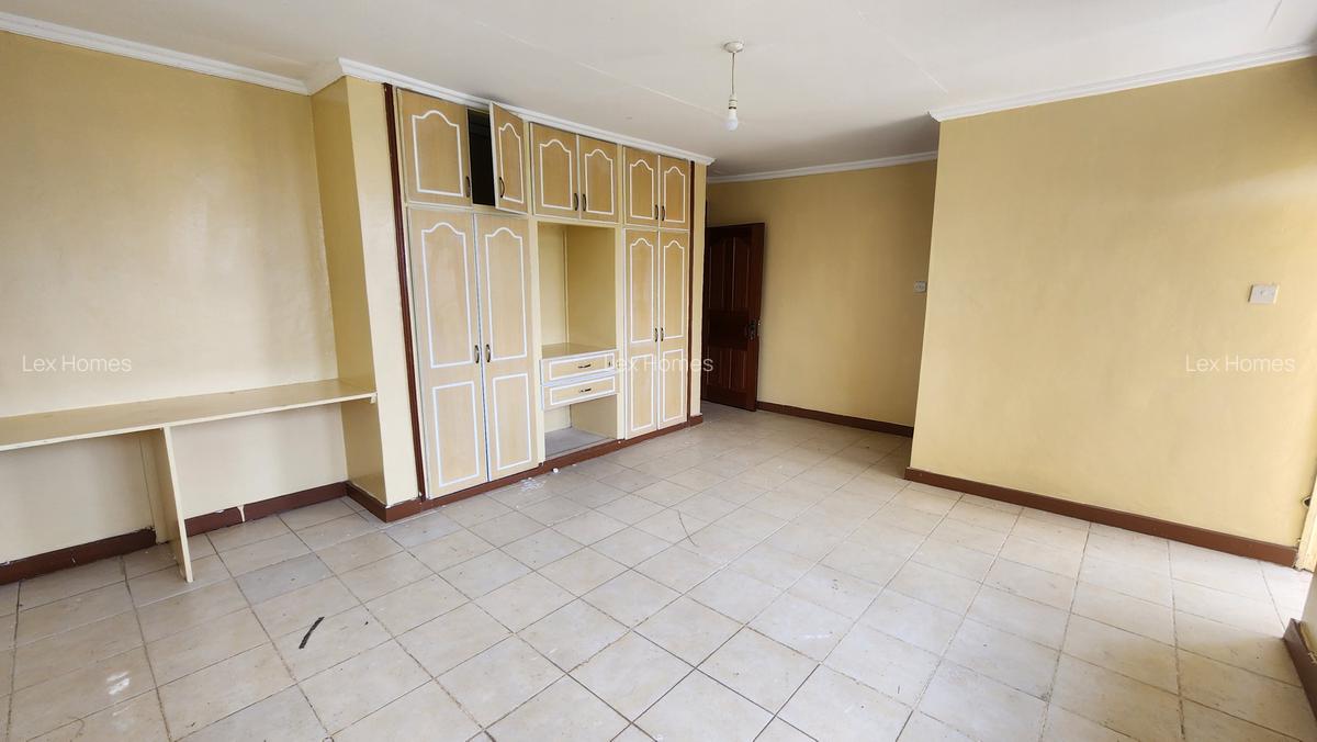 4 Bed House with En Suite at Rimpa Road - 11