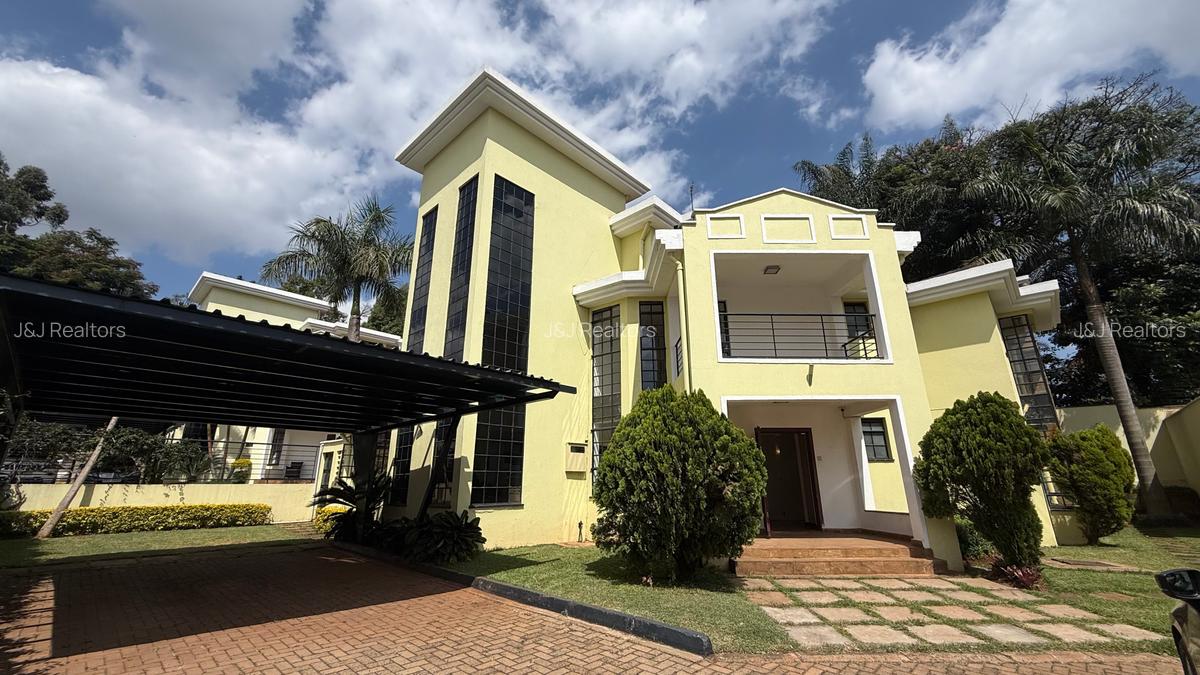 5 Bed Townhouse with En Suite in Lavington - 1