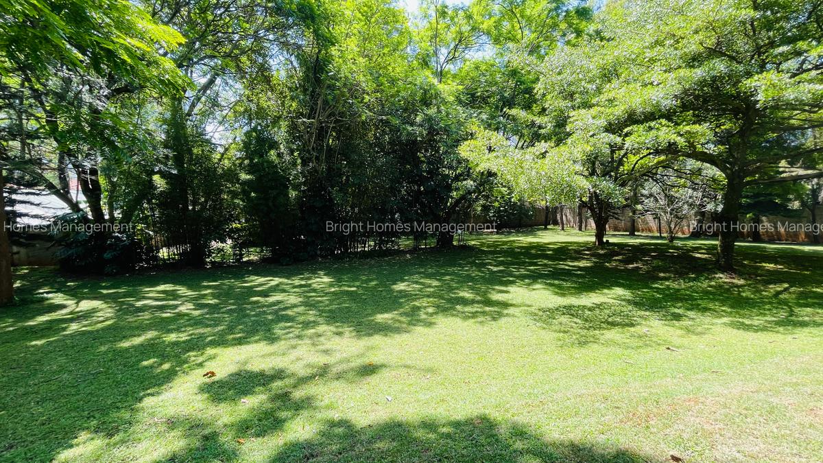 5 Bed House with En Suite in Lavington - 20