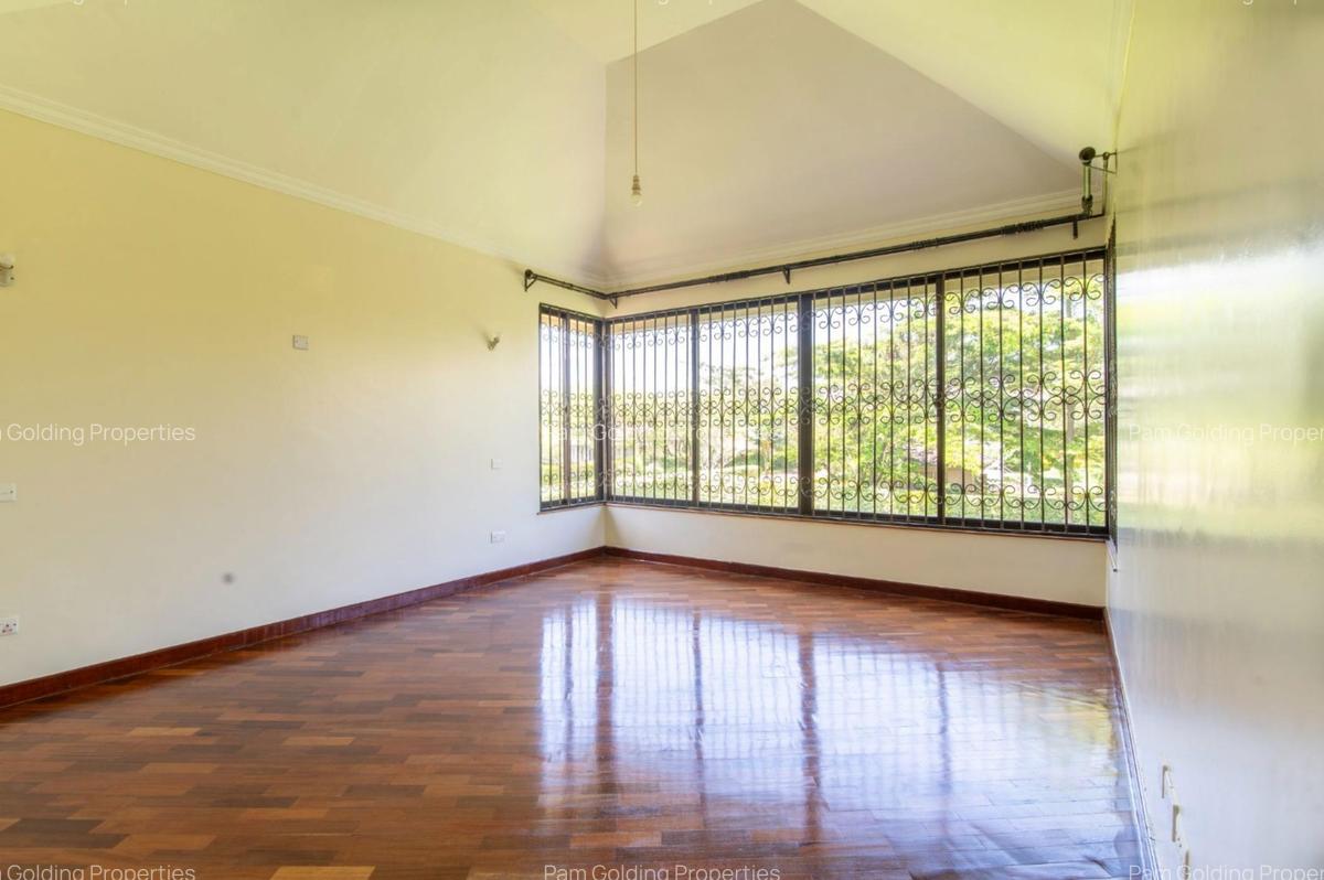 4 Bed House at Ridgeways Lane - 16