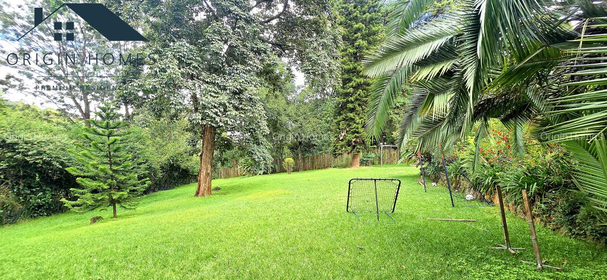 6 Bed House with En Suite at Lavington - 10