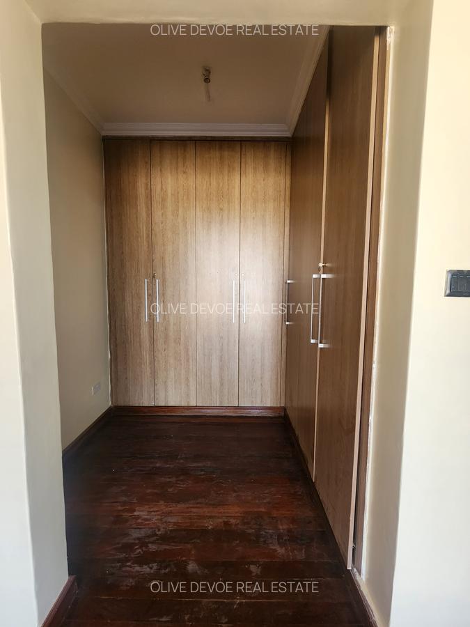5 Bed Townhouse with En Suite in Lavington - 8
