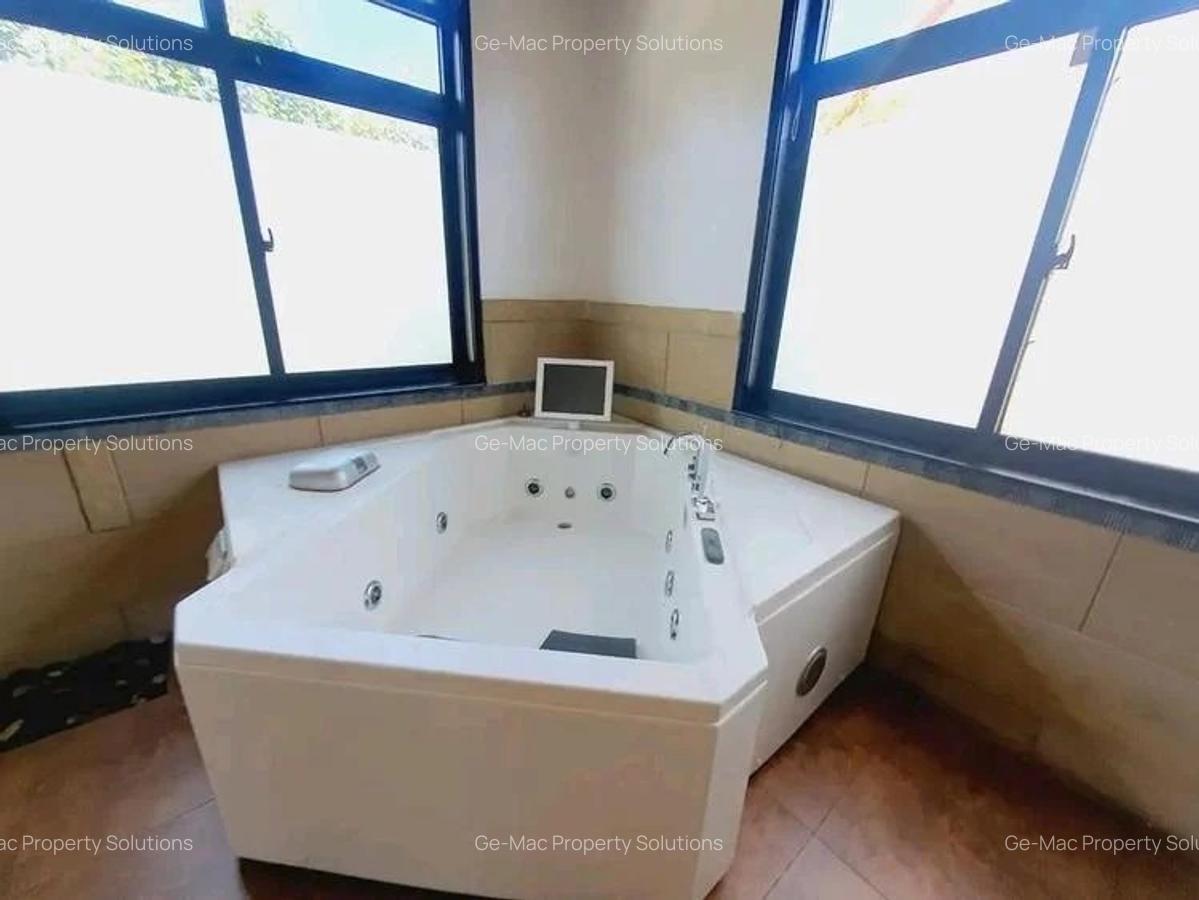 5 Bed House with En Suite in Lavington - 9