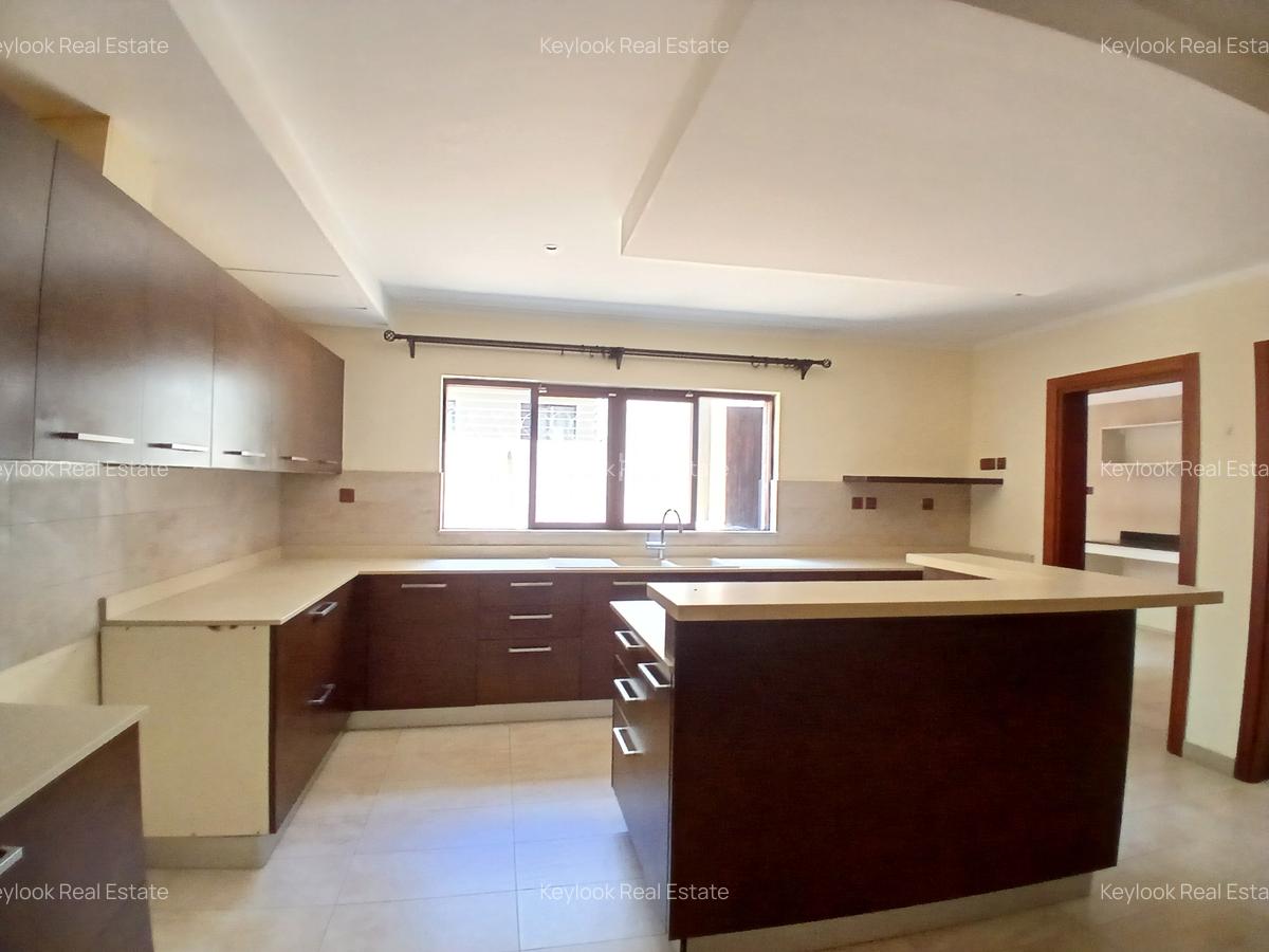 5 Bed Townhouse with En Suite at Lavington Green - 6