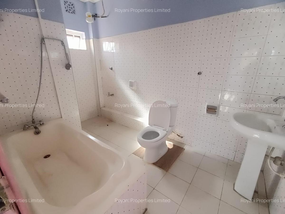 5 Bed House with En Suite in Membley - 9