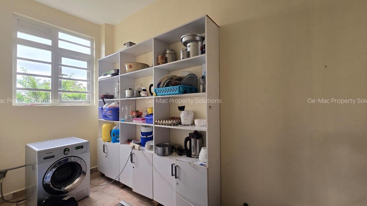 5 Bed House with En Suite in Runda - 12