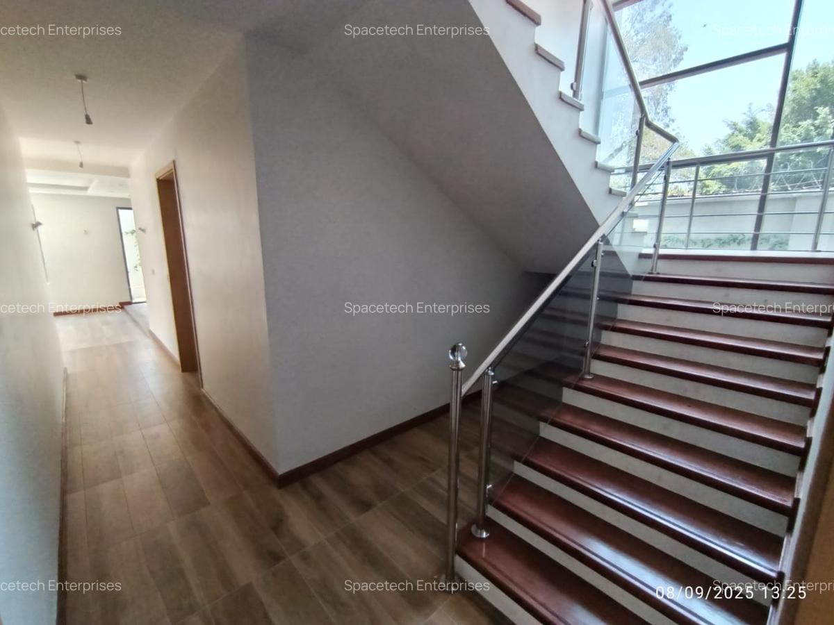 5 Bed Townhouse with En Suite in Lavington - 8