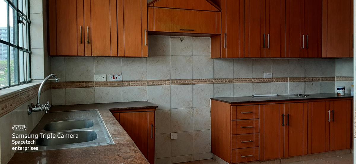 3 Bed Apartment with En Suite in Lavington - 10