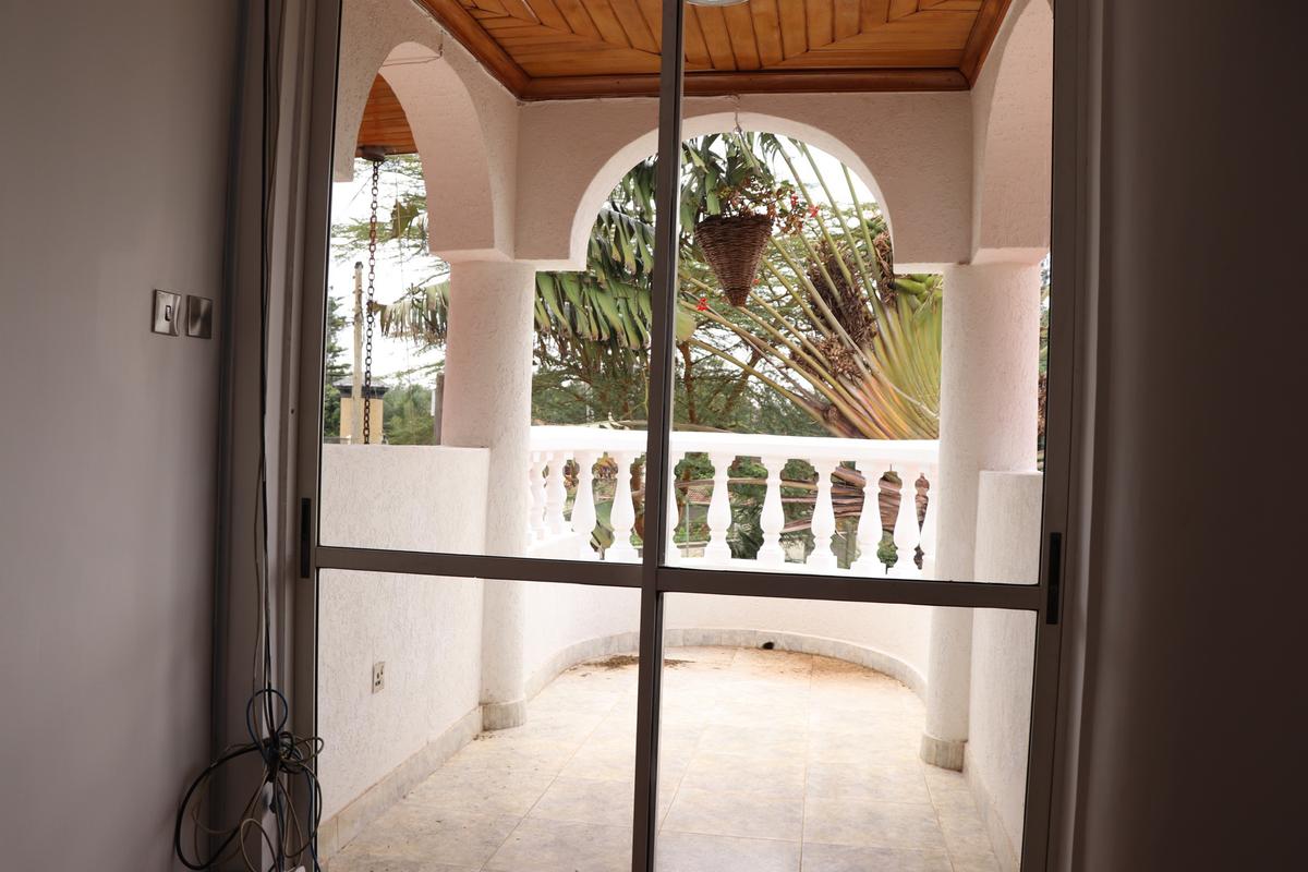 5 Bed House with En Suite in Runda - 16