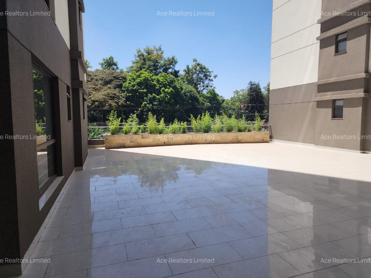3 Bed Apartment with En Suite at Riverside Drive - 10