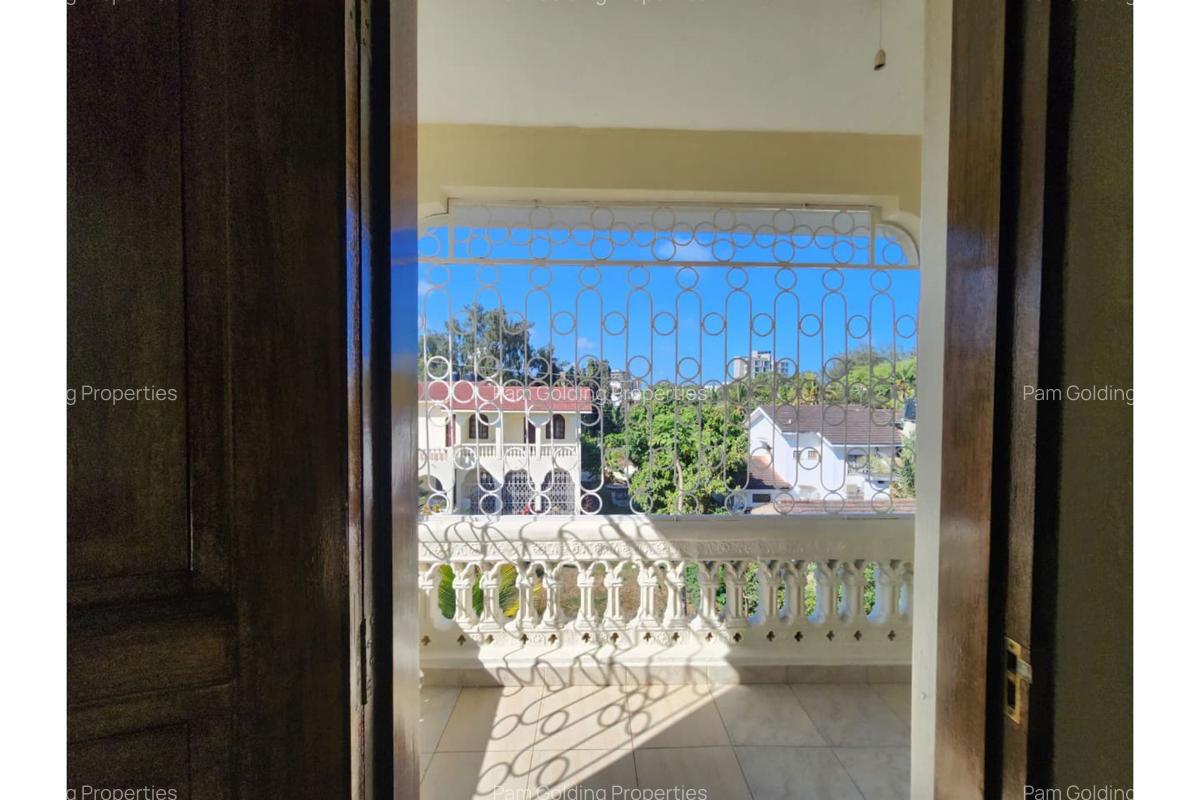 4 Bed Townhouse with En Suite in Nyali Area - 10