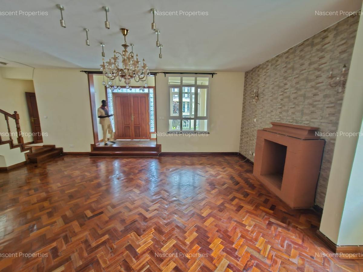 5 Bed House with En Suite in Lavington - 20