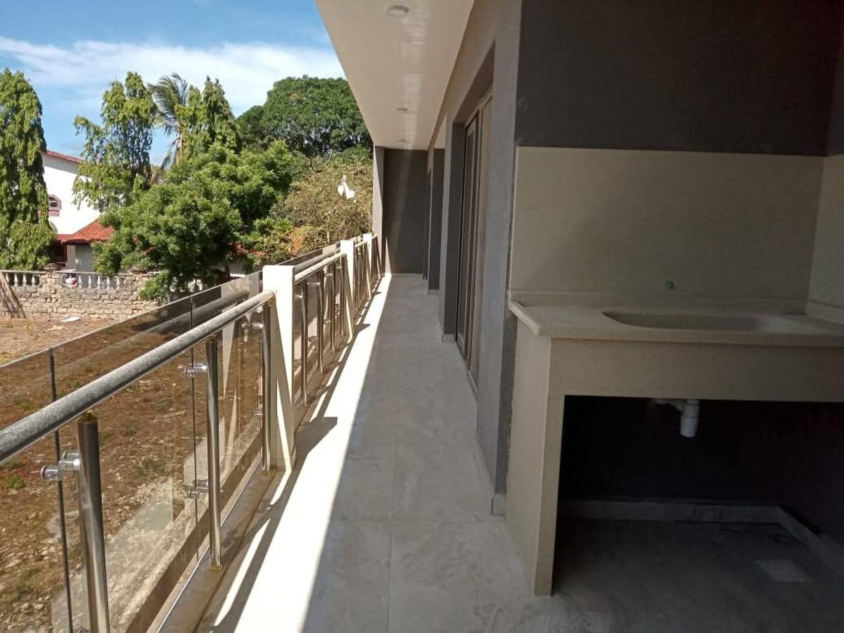 2 Bed Apartment with En Suite at Nyali Mombasa - 4