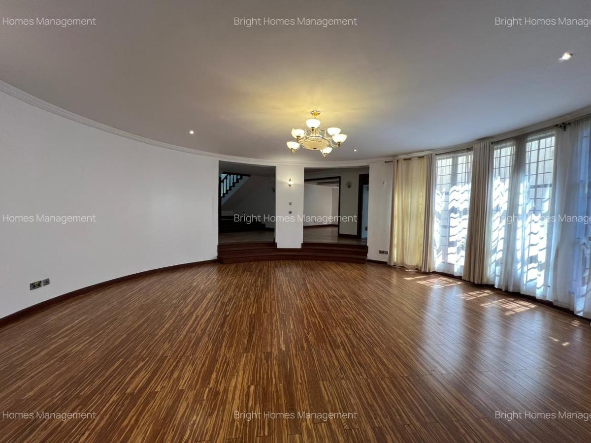 4 Bed Villa with En Suite in Spring Valley - 8