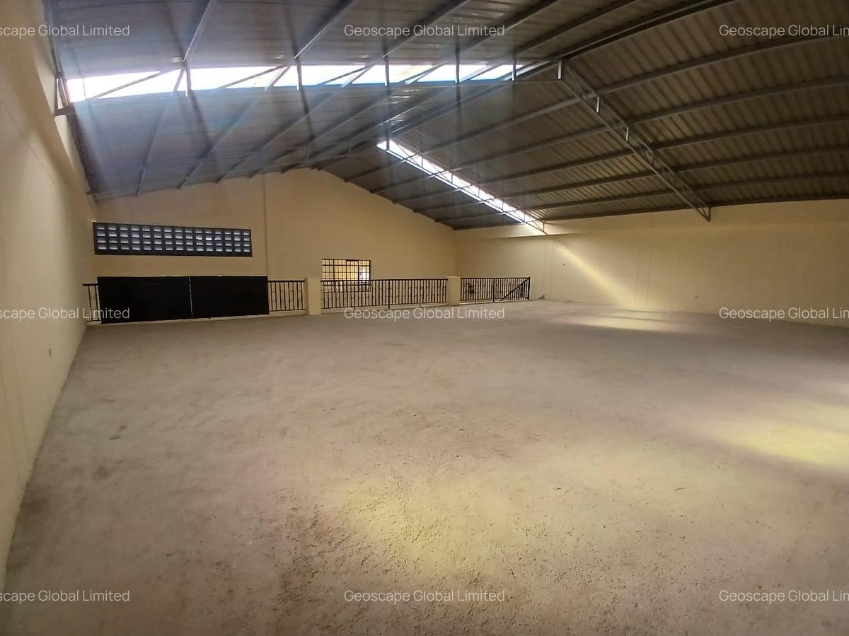 8,000 ft² Warehouse with Parking in Mlolongo - 1