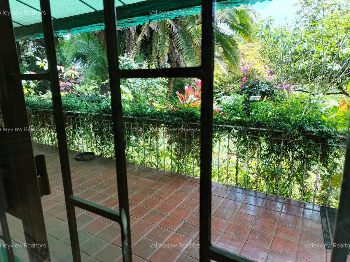 3 Bed Townhouse with En Suite at Lavington - 4