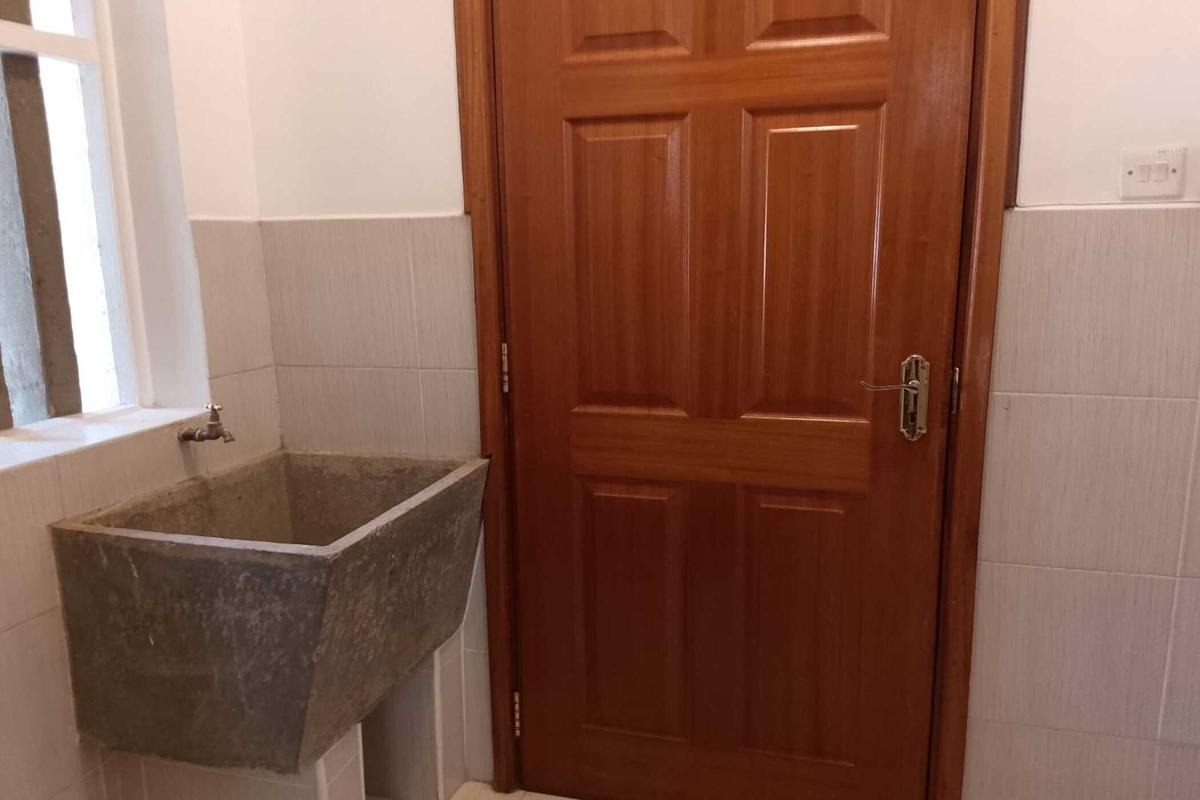 3 Bed Apartment with En Suite at Dennis Pritt Road - 18