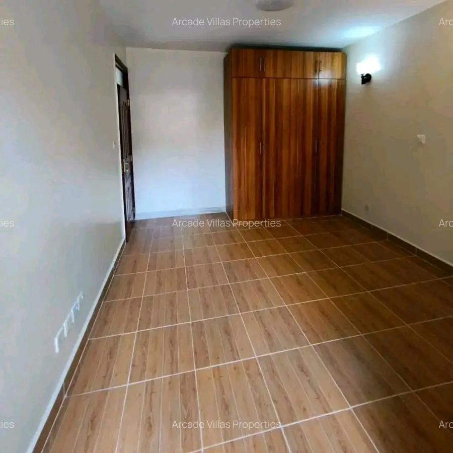 2 Bed Apartment with En Suite at Lavington - 8