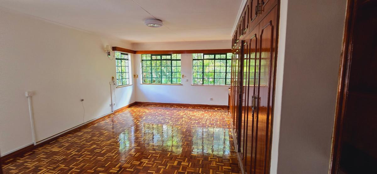 4 Bed Townhouse with En Suite at Lavington - 13