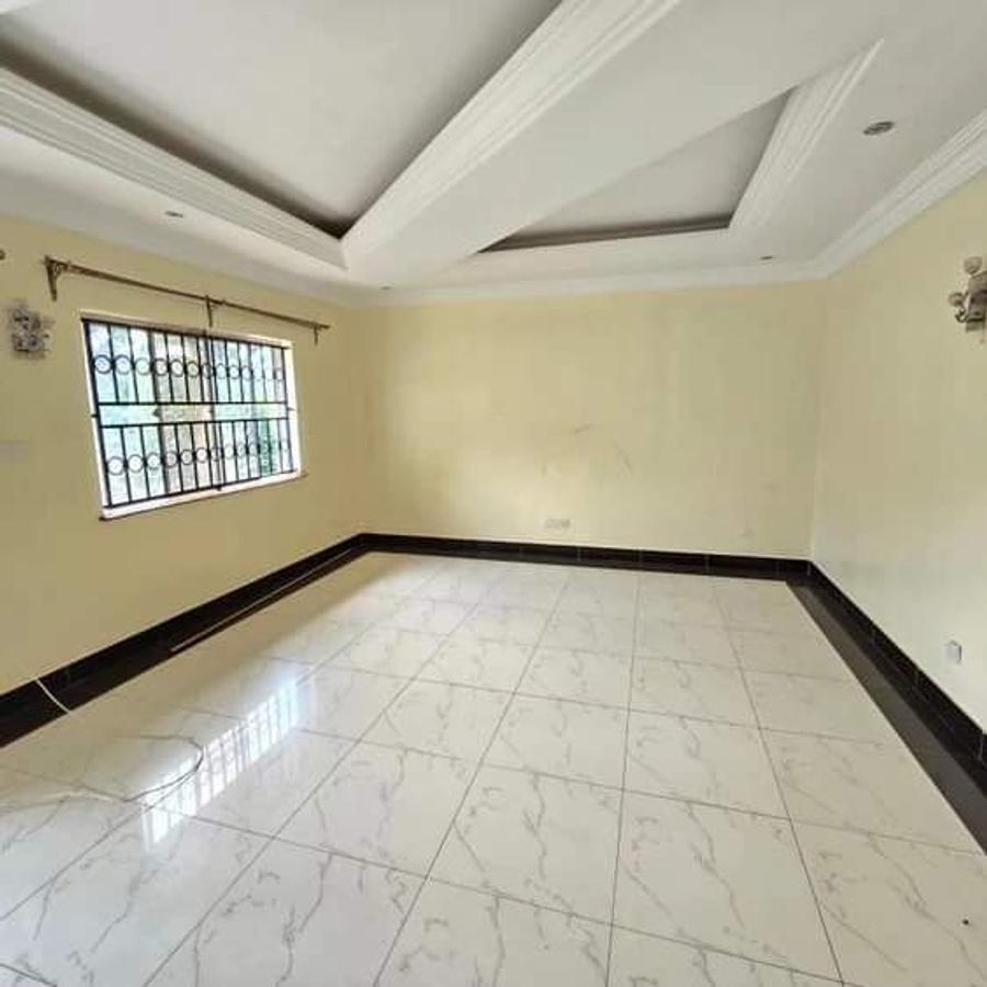 5 Bed House with En Suite at Lavington - 8