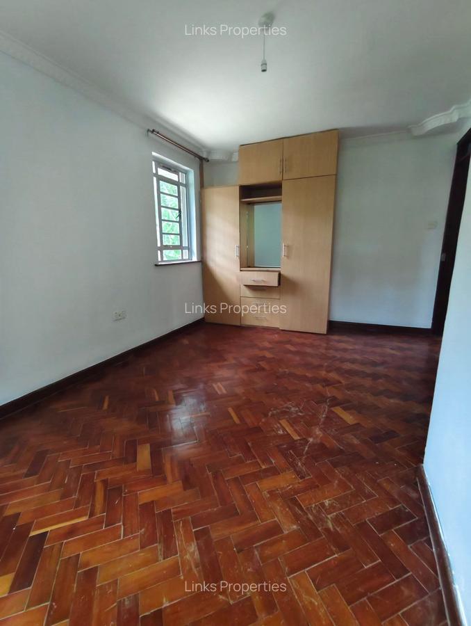4 Bed Townhouse with En Suite at Kerarapon Drive - 15