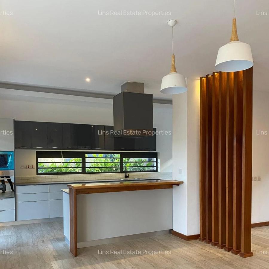 3 Bed House with En Suite in Rosslyn - 4