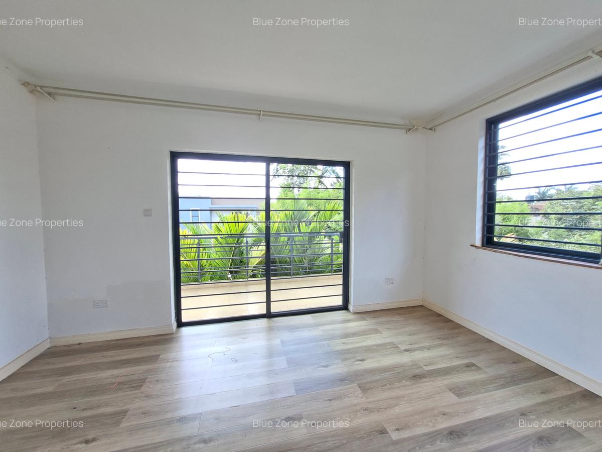 4 Bed Townhouse with En Suite at Off Glory Rd - 17