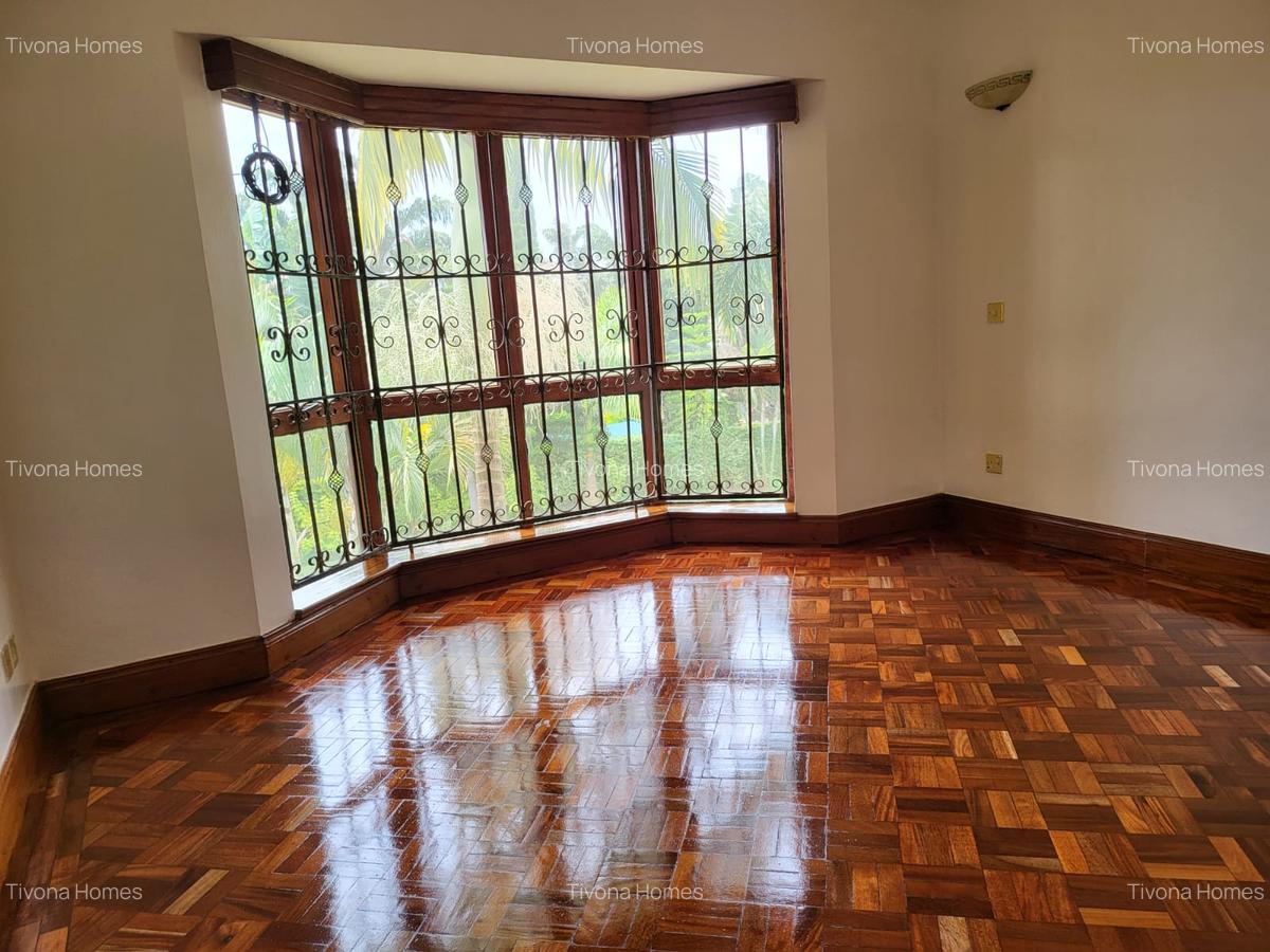 5 Bed Townhouse with Swimming Pool in Runda - 11