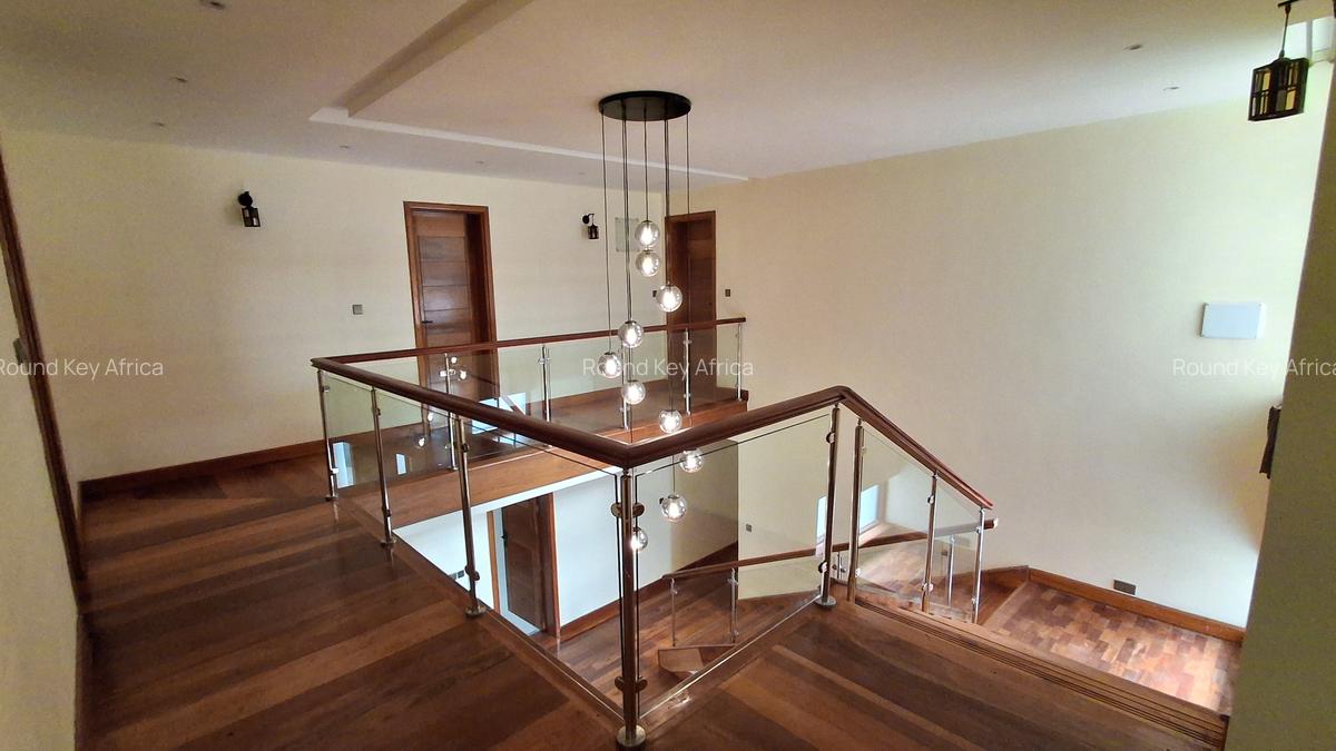 4 Bed House with En Suite at Rosslyn - 11