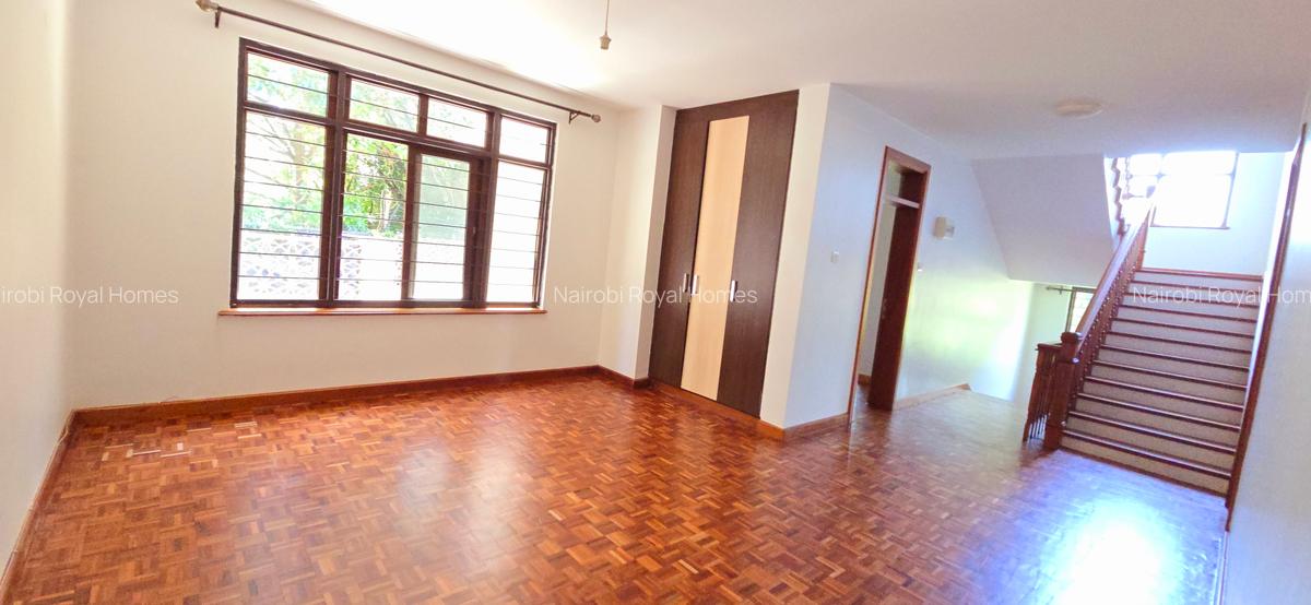 5 Bed Townhouse with En Suite at Lavington Green - 19