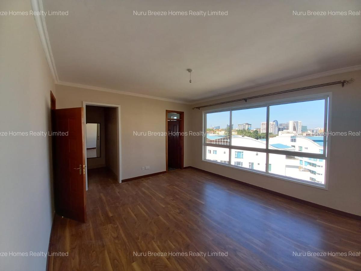 3 Bed Apartment with En Suite in Riverside - 16