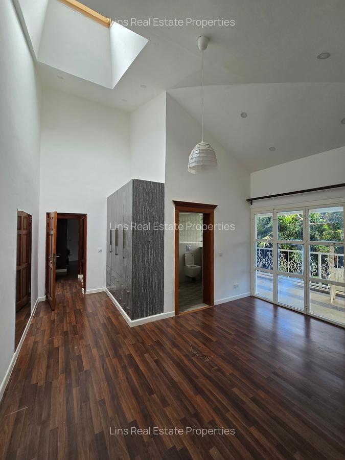 5 Bed House with En Suite in Runda - 13