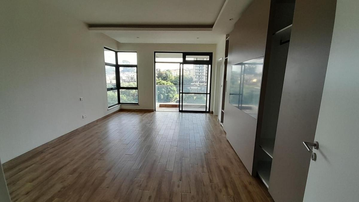 Serviced 4 Bed Apartment with En Suite in Riverside - 13